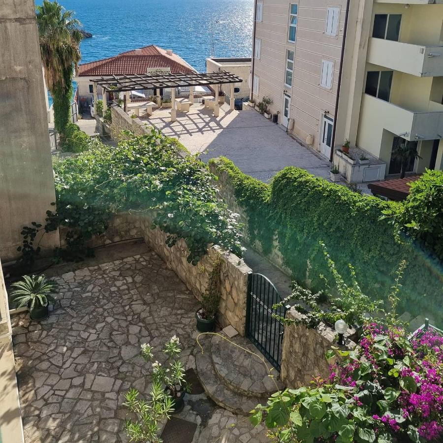 Apartments Rales Sveti Stefan Exterior photo