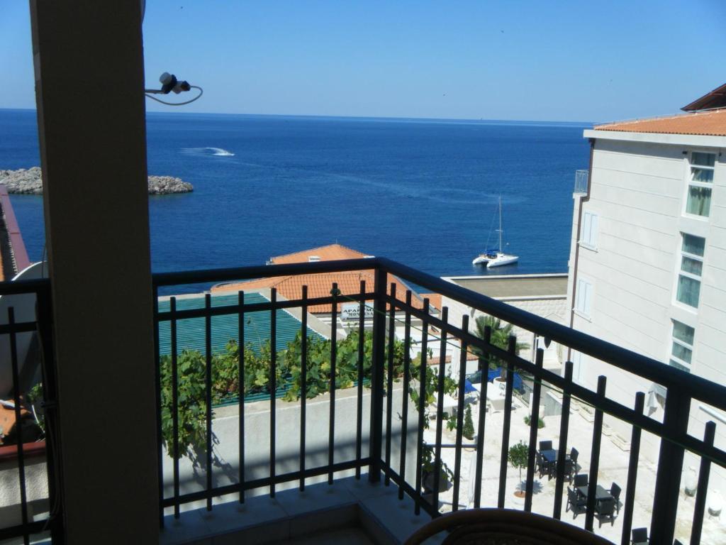 Apartments Rales Sveti Stefan Exterior photo