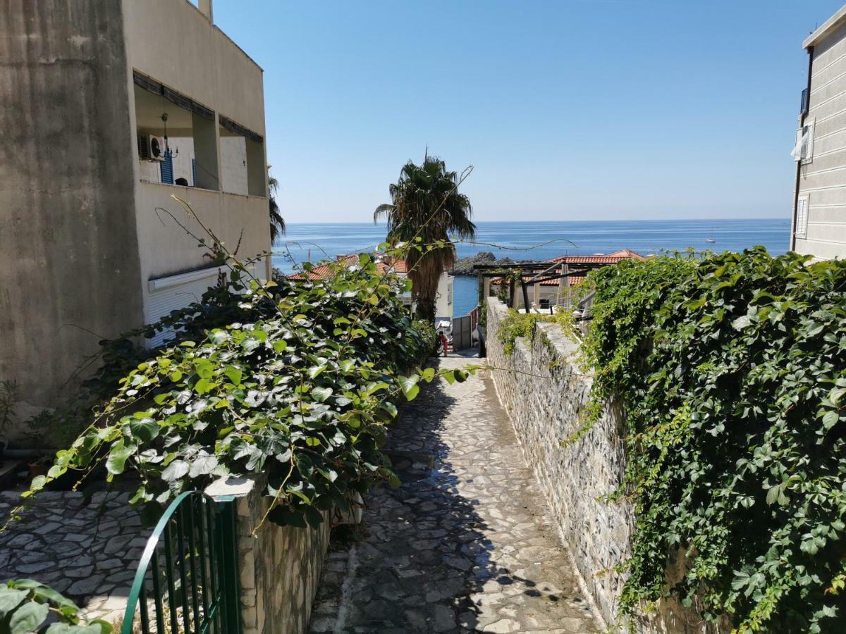 Apartments Rales Sveti Stefan Exterior photo