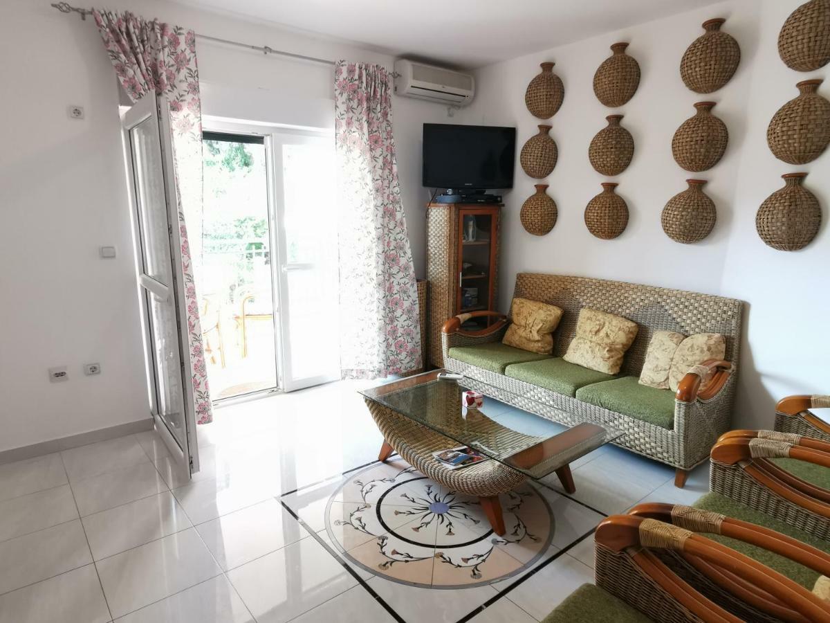 Apartments Rales Sveti Stefan Exterior photo